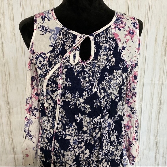 Francesca’s Blue Rain NWT floral Mauve Bria top - Picture 3 of 8